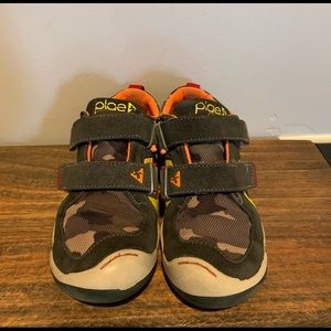 Plae Ty Black/Gray Camo Shoes